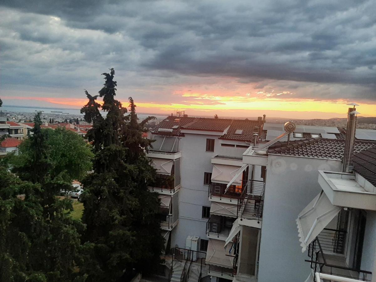 Όμορφο Διαμέρισμα- Σοφίτα Με Υπέροχη Θεα Thessaloníki Eksteriør bilde