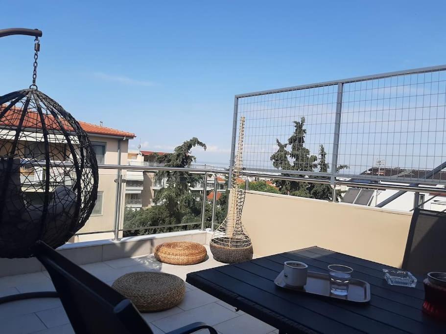 Όμορφο Διαμέρισμα- Σοφίτα Με Υπέροχη Θεα Thessaloníki Eksteriør bilde